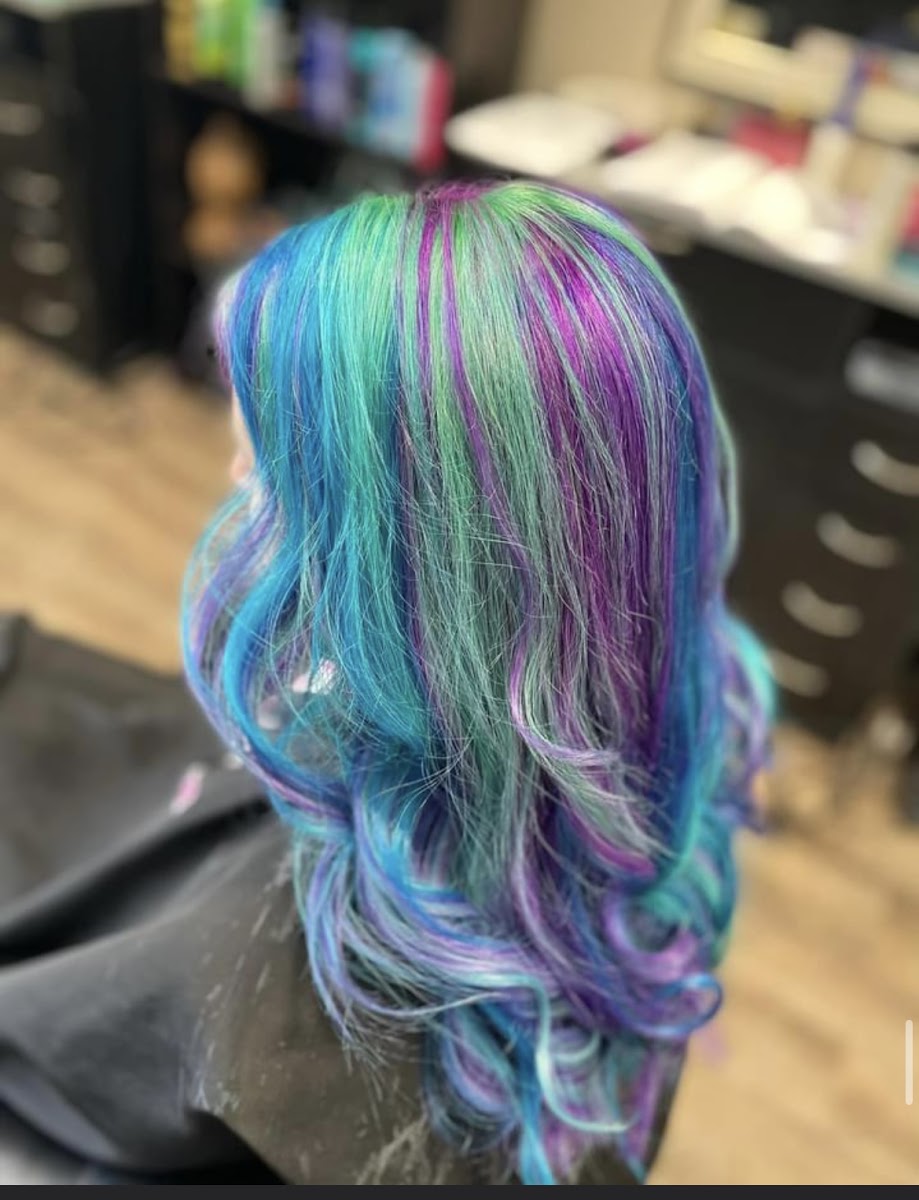 Luna Salon