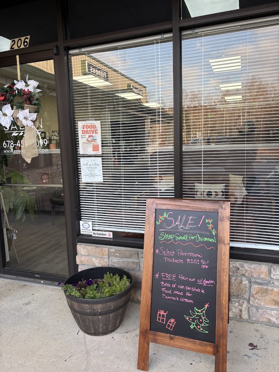 Luna Salon